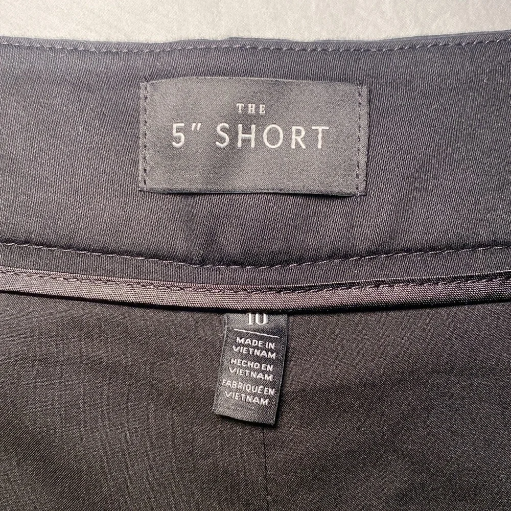 White House Black Market Women’s Chino Embroidered 5 Inch Short Size 10 NWOT